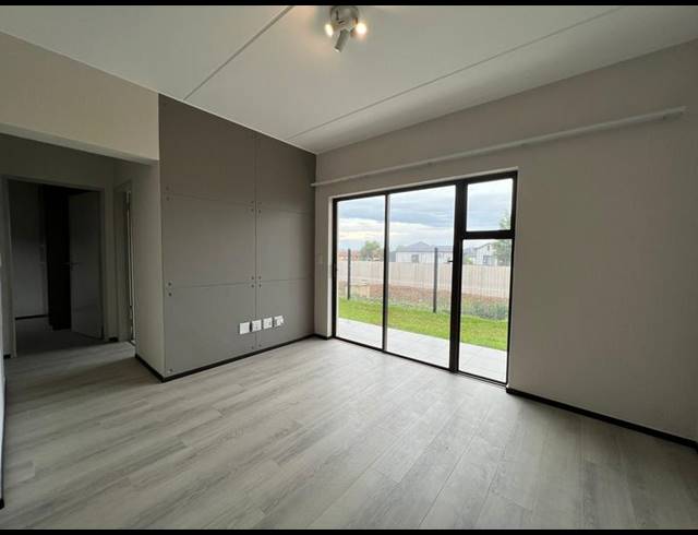 2 BEDROOM APARTMENT FOR SALE IN FOURWAYS